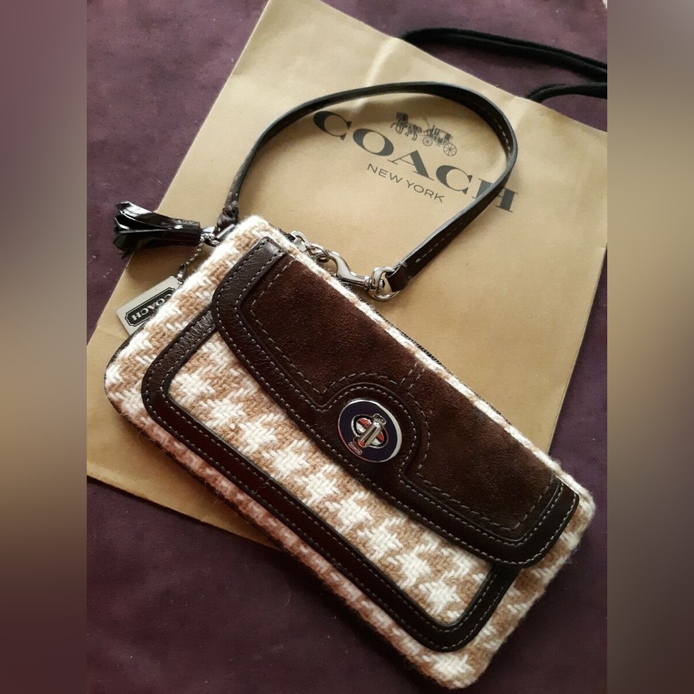 COACH Houndstooth Plaid BrownTweed Wool/Suede W/Silver Tone Turnlock Wristlet